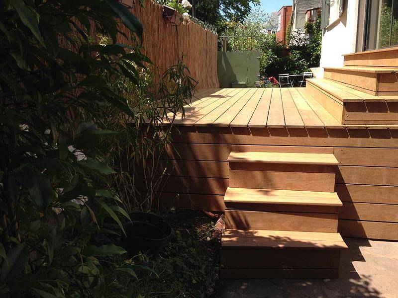 Terrasse en bois avec escalier